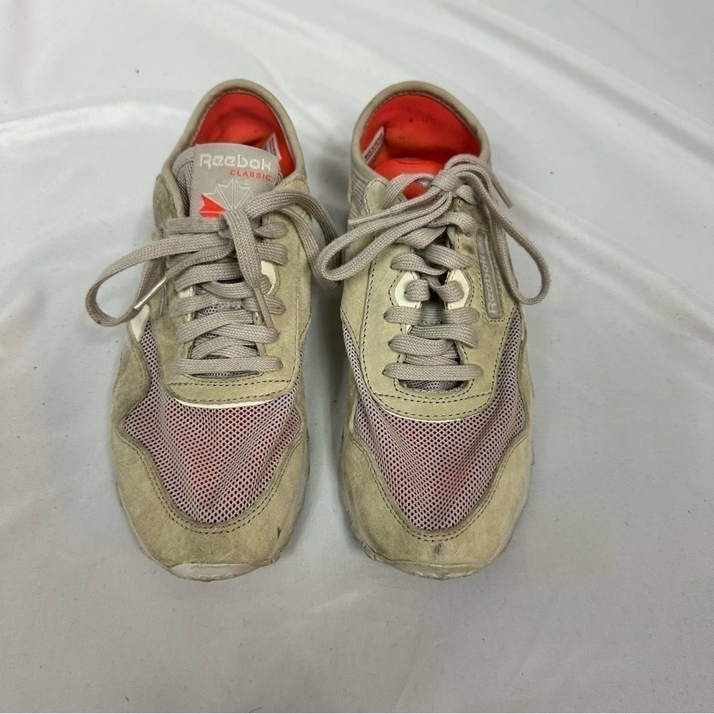 REEBOK Classic Sneakers in Size 7